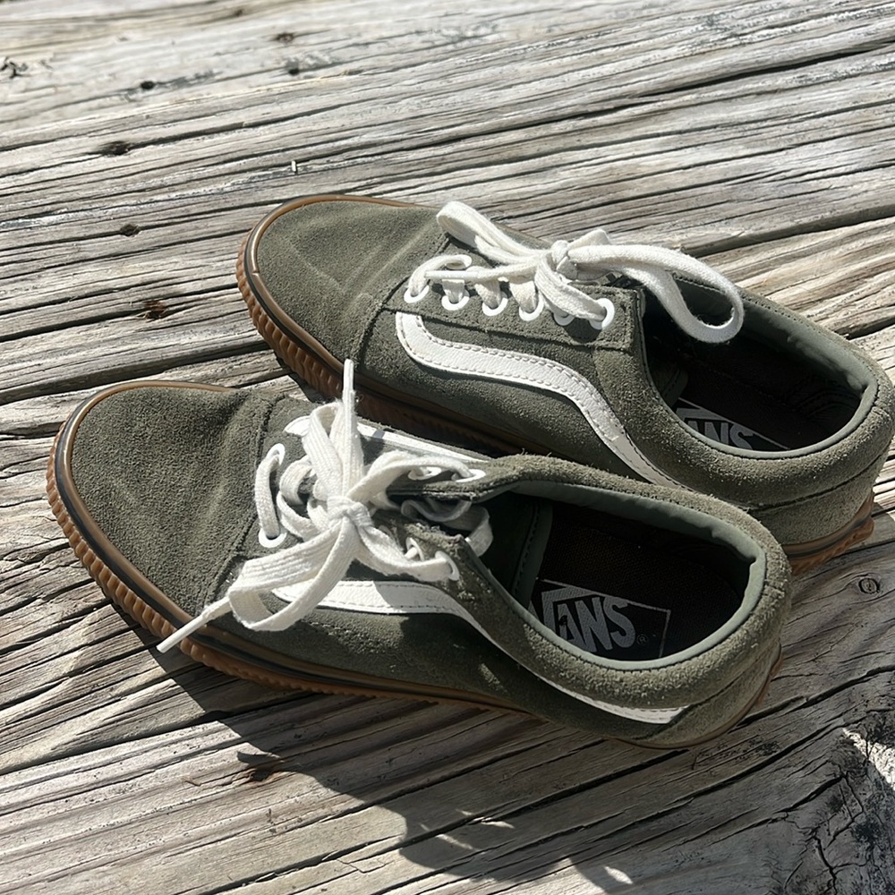 Old Skool olive green vans